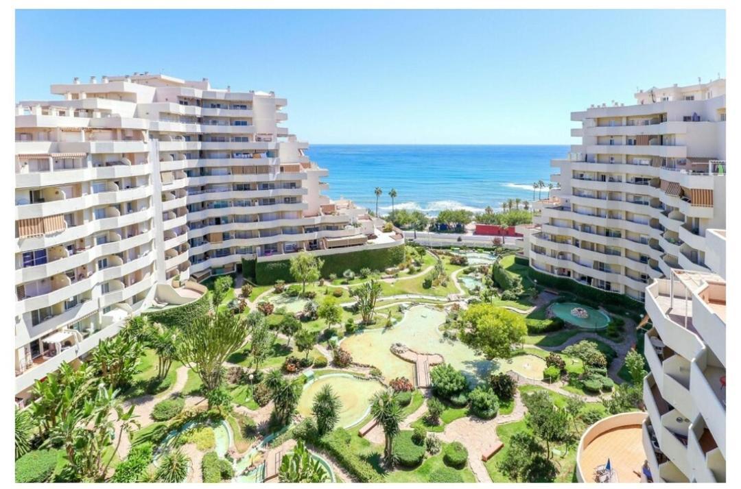 El Estudio De La Playa Benalbeach 324 Gran Terraza Vistas Al Mar Benalmádena Exterior photo